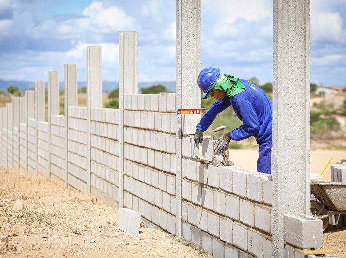 Governo de Alagoas inicia construção de nova Escola do Coração em Minador do Negrão