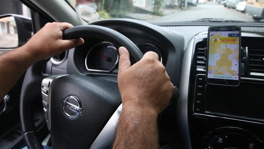 Motoristas de app têm maior risco de endividamento, alerta TST