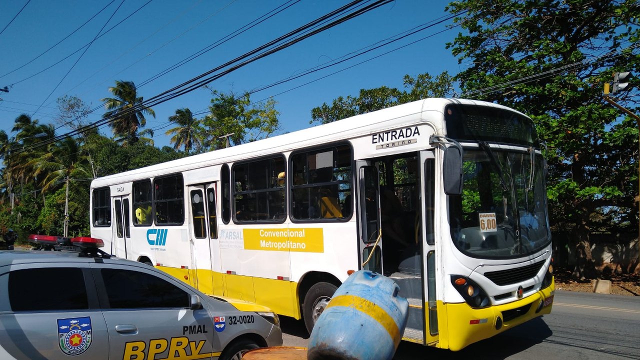 Arsal inicia recolhimento de ônibus   intermunicipais por falta de vistoria