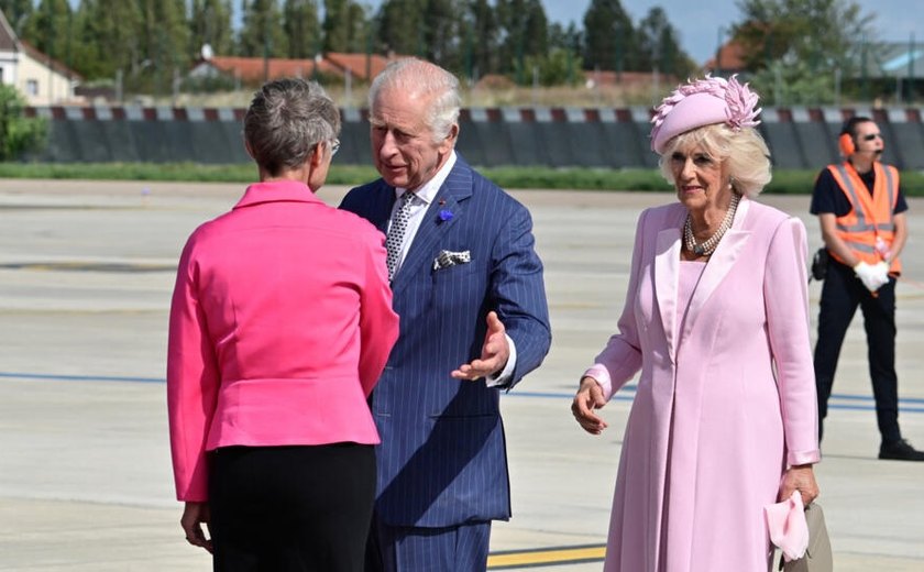 Charles III ganha jantar de gala no Palácio de Versalhes com presença de Mick Jagger, Hugh Grant e lendas do futebol; veja o cardápio e fotos