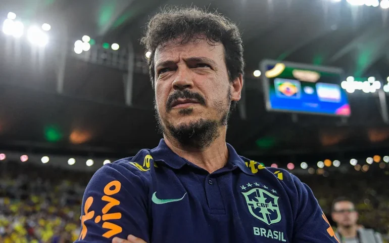 Desempregado, Fernando Diniz surge em vídeo treinando time universitário em São Paulo