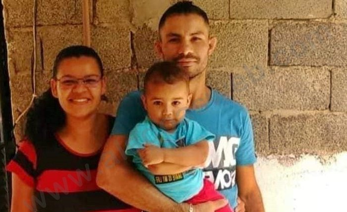 José Ailton e Adriana da Silva, de São Miguel dos Campos Santos, com o filho Oziel José Ailton e Adriana da Silva, de São Miguel dos Campos Santos, com o filho Oziel