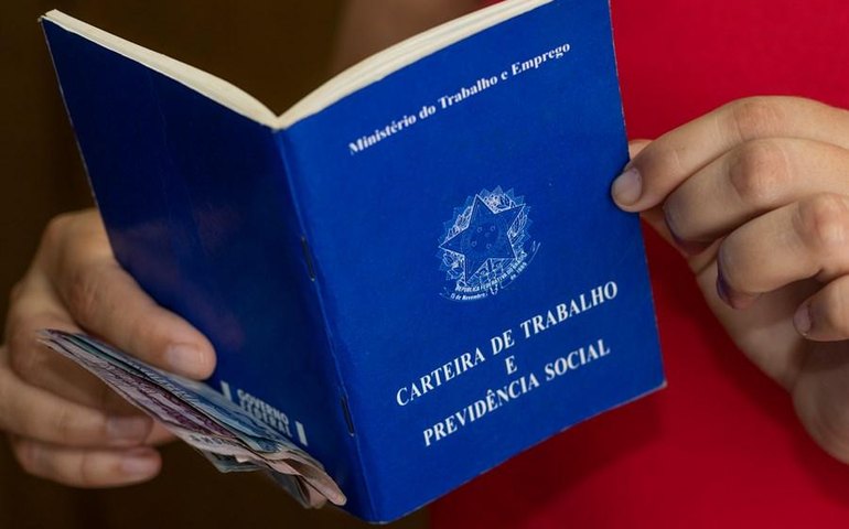 No Caged, setor de serviços abre 102.026 vagas em janeiro e indústria, 51.419