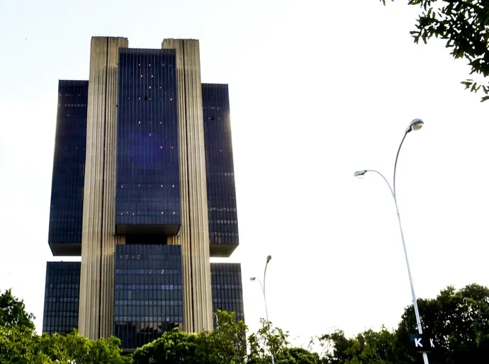Banco Central passa a bloquear chaves Pix usadas em golpes e fraudes