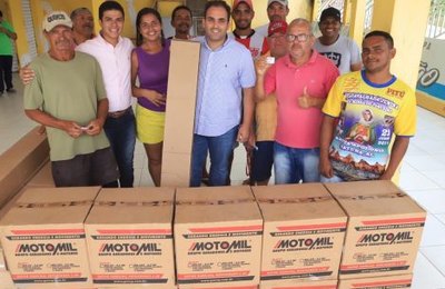 Prefeitura de Pilar entrega motores para pescadores da cidade