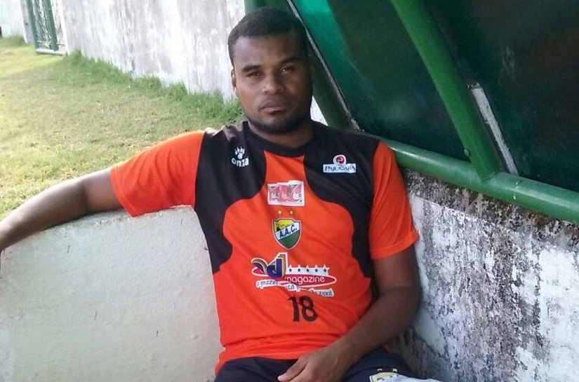 Coruripe: cirurgia no joelho direito tira goleiro Dida dos primeiros jogos do estadual