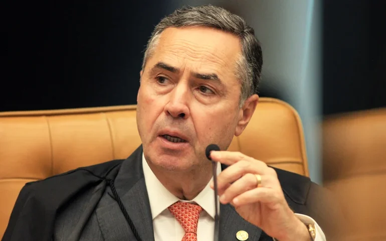 Barroso canta sambas clássicos em festa de despedida da presidência do STF