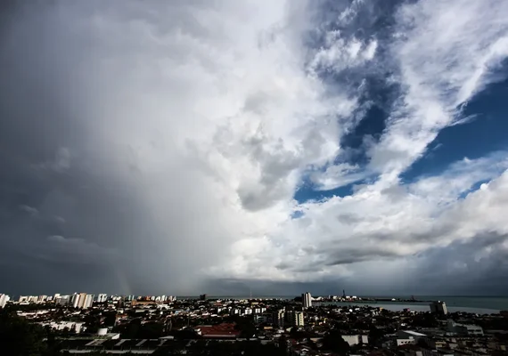 Chuva persistente em Alagoas pode gerar alagamentos e deslizamento