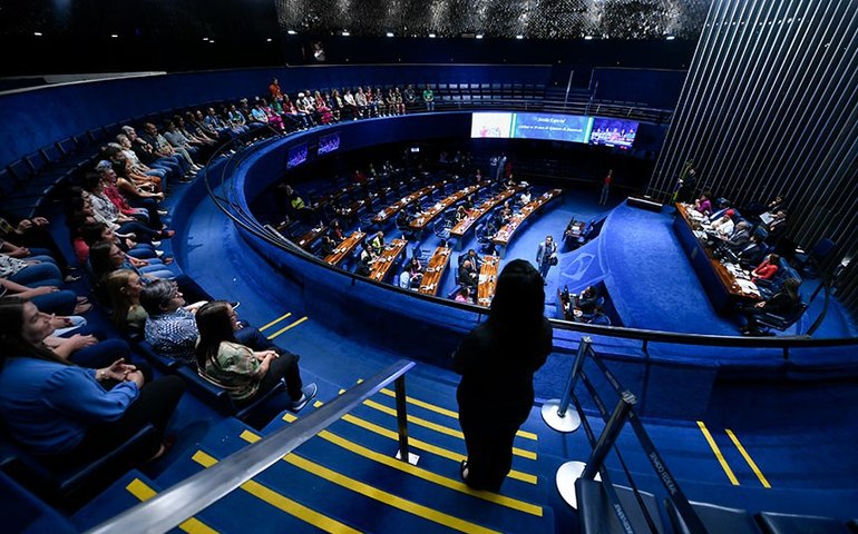 Transporte público gratuito em dia de eleição está na pauta do Plenário