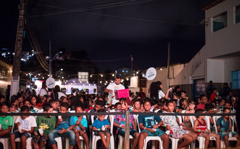 Cine Massa reúne crianças e adultos em edição no Vale do Reginaldo