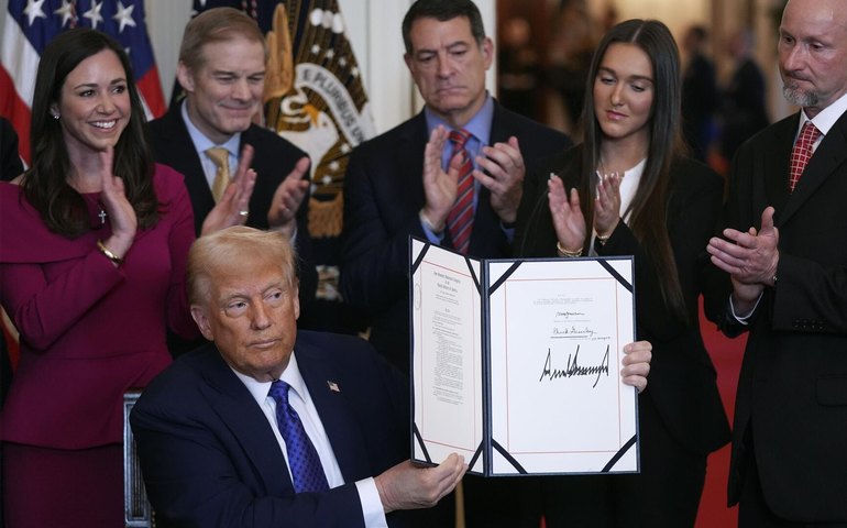 EUA proíbem imigrantes ilegais de receber benefícios da previdência social