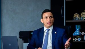Gustavo Xavier do Nascimento, então delegado-geral da Polícia Civil de Alagoas: despesas com passagens foram pagas durante período em que ele estava afastado cautelarmente pela Justiça Federal. - Foto: Reprodução