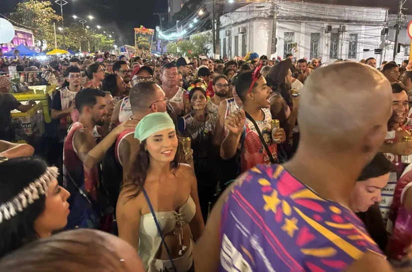 Bloco Filhos da Pauta arrasta multidão no seu retorno ao Jaraguá Folia
