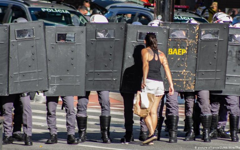 Adversários se aproximam em campo anti-Bolsonaro