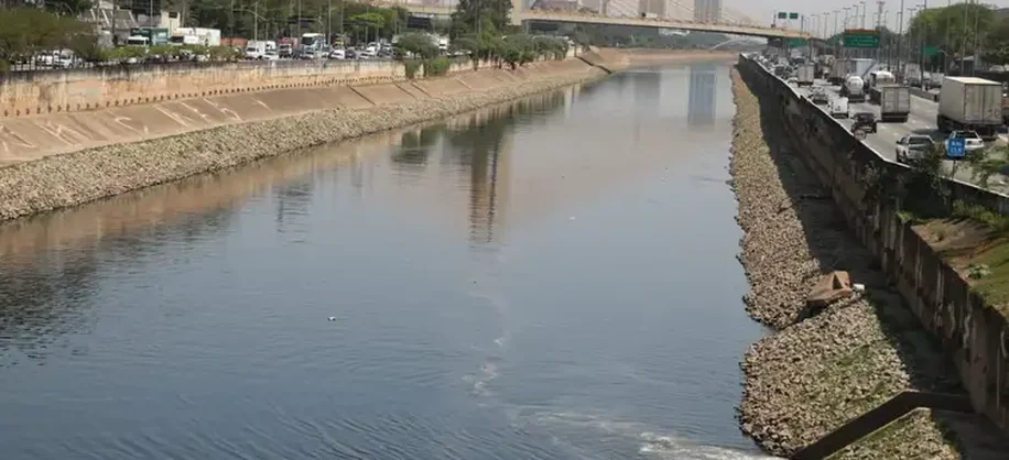 Hoje é celebrado o Dia do Rio Tietê, curso d’agua que atravessa praticamente todo o estado de São Paulo, de leste a oeste. A data, no entanto, não é de comemoração em todo o curso do rio, uma vez que trechos dele estão poluídos.