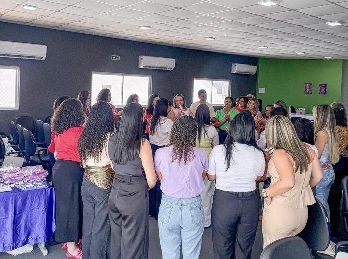Secretaria da Mulher leva capacitação às equipes que atuam no combate à violência em Carneiros