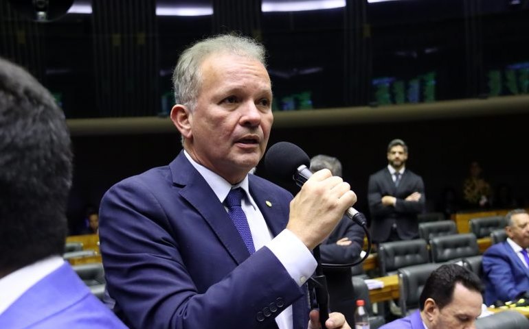 Projeto isenta de Imposto de Renda o benefício especial de servidor com doença grave