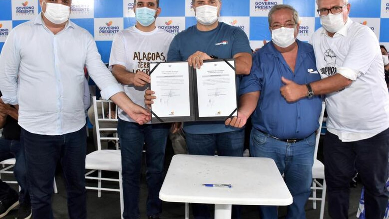 Renan Filho encerra 11° Governo Presente autorizando CISP e pavimentação de ruas em Paripueira