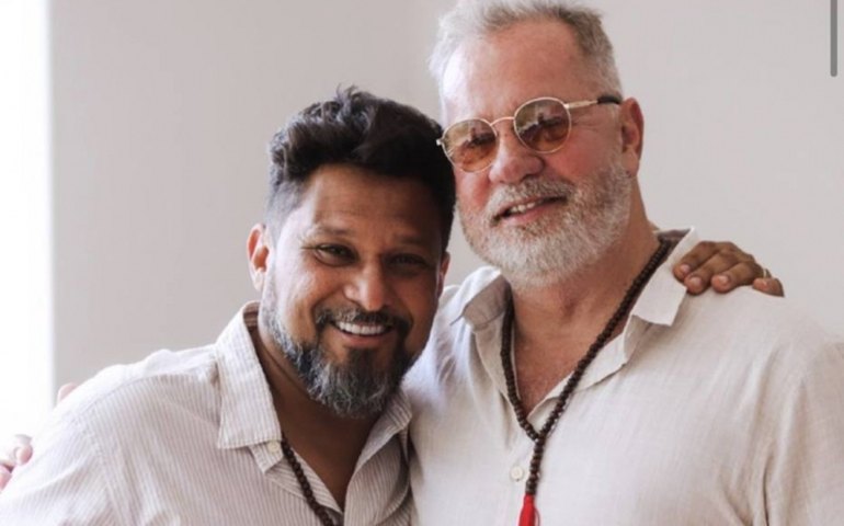 Luiz Fernando Guimarães relembra um ano de casado com Adriano Medeiros