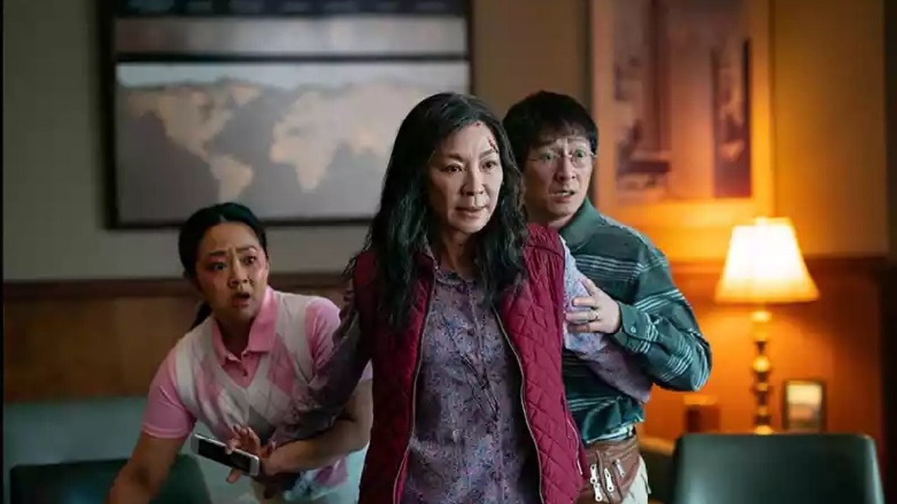 ‘Tudo em Todo Lugar ao Mesmo Tempo’, favorito ao Oscar, chega ao streaming