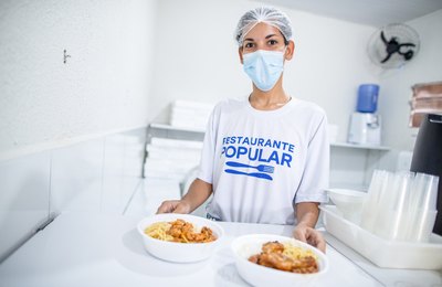 Restaurantes Populares de Maceió servem mais de duas mil refeições por dia para população que mais precisa 