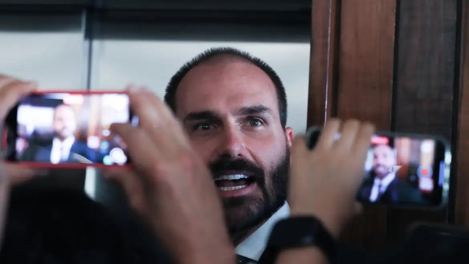 Moraes marca depoimento de Eduardo Bolsonaro em processo no STF