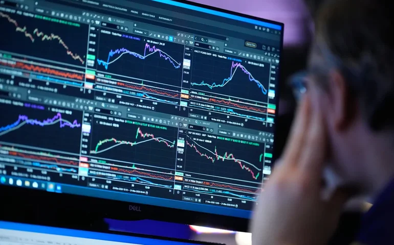 Ações se recuperam das perdas iniciais e fecham com ganho semanal. O petróleo americano ultrapassa US$ 110 o barril