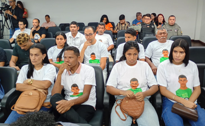 Sessão do julgamento sobre o desaparecimento de Davi Silva foi suspensa e será retomada na terça-feira