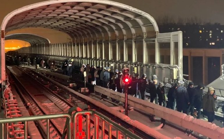 Acidente de metrô na capital da China deixa mais de cem feridos