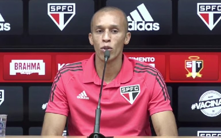 Miranda se diz honrado por participar de jogo histórico para garotos do São Paulo