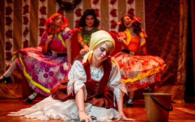 Peça “Cinderela e o sapatinho de cristal” promete trazer a magia do clássico da Disney para o palco do Teatro Gustavo Leite