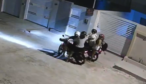 Criminosos armados ameaçam casal com filhos pequenos e roubam moto em Itabaiana; VÍDEO