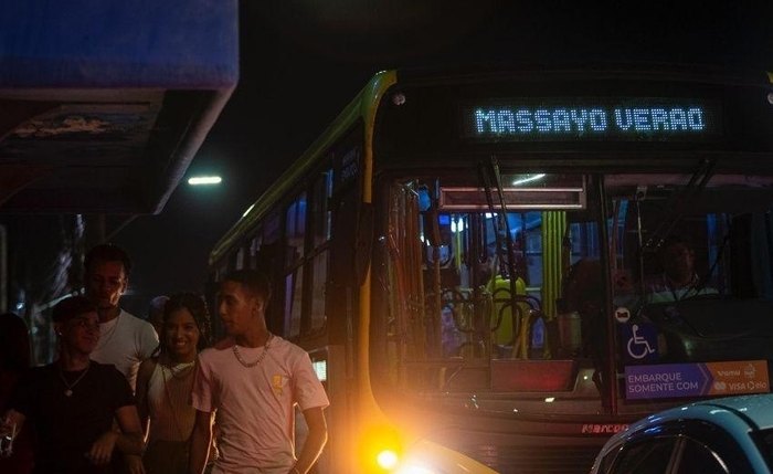 Ônibus são identificados pelo letreiro Verão Massayó
