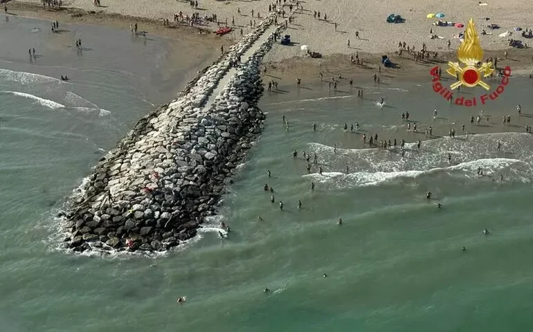 Menino de 6 anos desaparecido na Itália é achado no fundo do mar