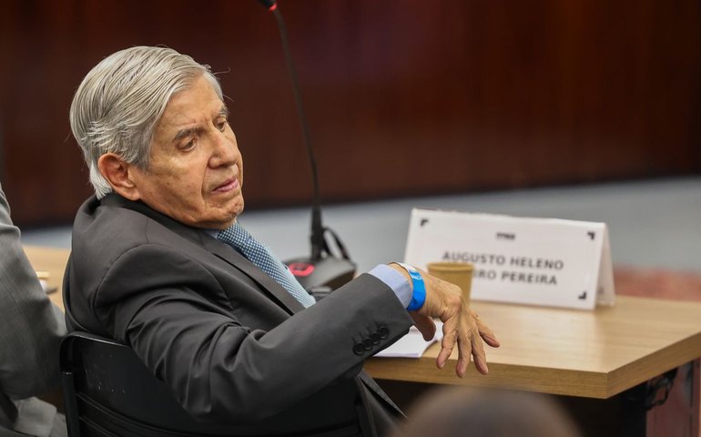 Trama golpista: Fux absolve general Heleno de todos os crimes