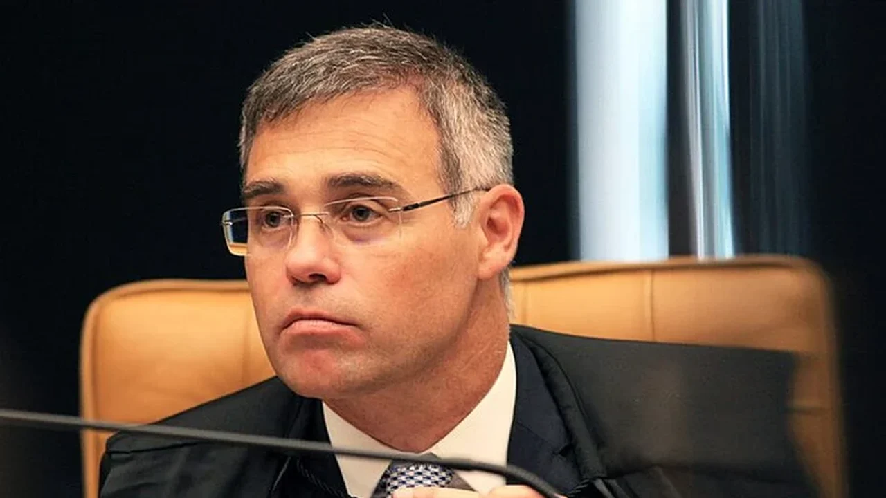 Mendonça solicita informações ao governo Lula em ação que pede indicação de mulher negra ao STF