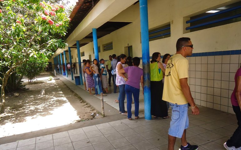Estudantes ocupam Escola Quintela Cavalcante em Arapiraca