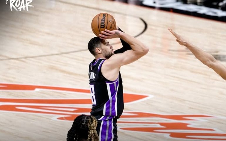 Dupla resolve e Sacramento Kings derruba Pistons em Detroit na NBA