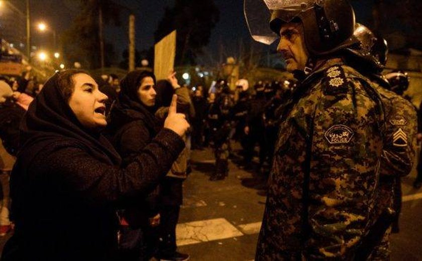Manifestantes denunciam violência policial durante protestos no Irã