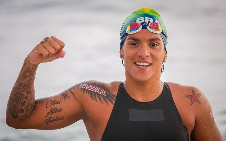 Ana Marcela Cunha vence etapa de Paris do Circuito Mundial de águas abertas