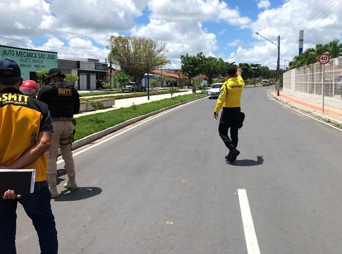 SMTT de Arapiraca orienta condutores sobre estacionamento em áreas de canteiro central