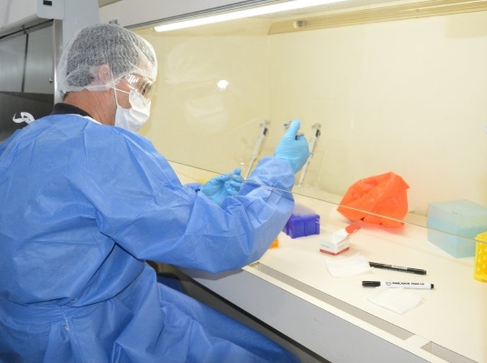 Organização Pan-Americana de Saúde faz visita ao laboratório central