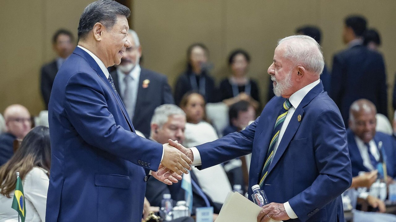 'China e Brasil estão determinados a unir suas vozes contra o unilateralismo', diz Lula em Pequim