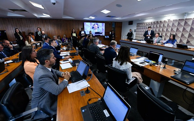 CPMI ouvirá o coronel Lawand, que aparece em conversa com Mauro Cid