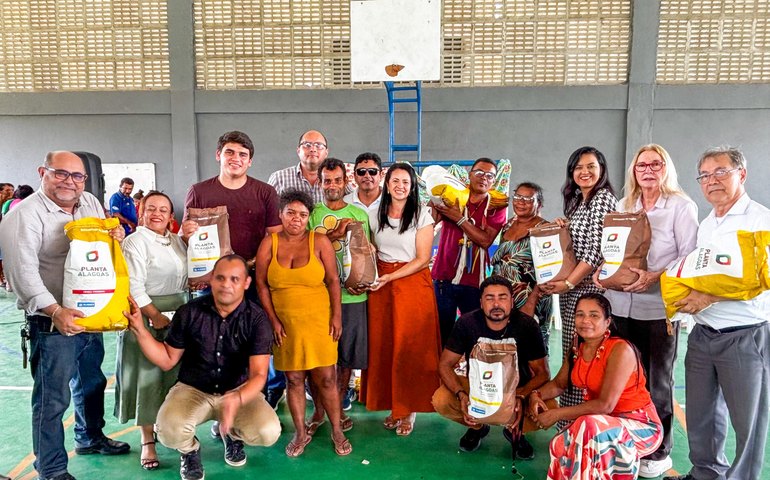 Planta Alagoas beneficia aldeia indígena Wassu Cocal com sementes de milho e feijão