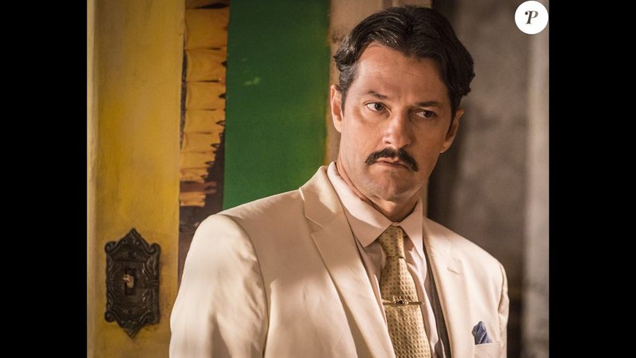 Serrado, que vive Moro no cinema, encontra o juiz: "Herói"