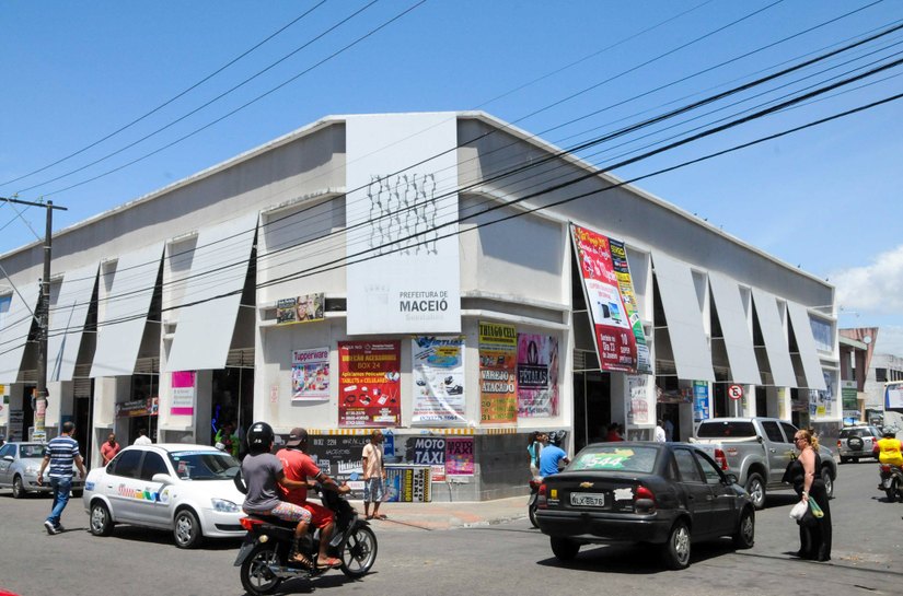 Comissão discute melhorias para abrigar ambulantes no Centro Shopping Popular