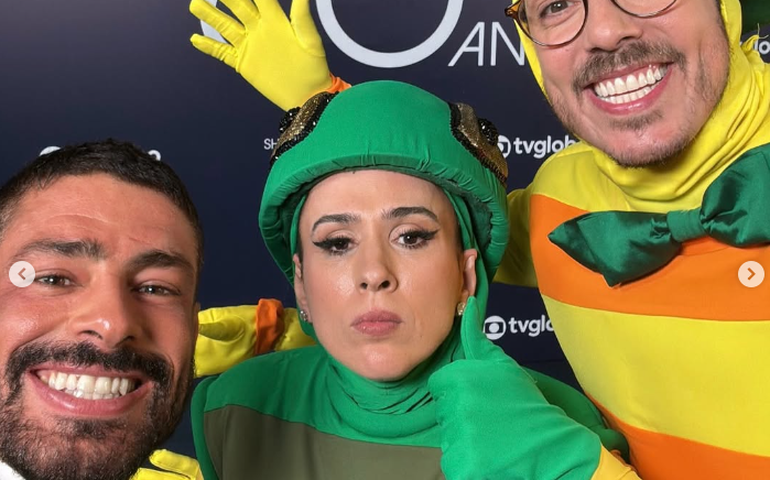 Cauã Reymond posa com Fábio Porchat e Tatá Werneck após piadas com bastidores de 'Vale Tudo'