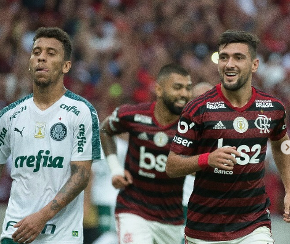Flamengo e Palmeiras completam dez temporadas de disputas diretas em Brasileirão que pode exigir perfeição