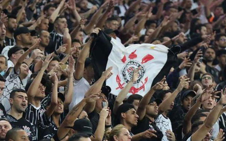 Corinthians inicia busca de substituto de Fagner para enfrentar o Atlético-MG